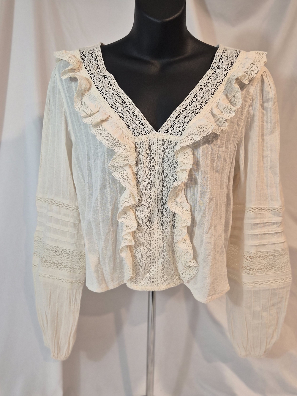 American Eagle Whimsigoth Laceโ Ruffle Blouse Cream Boho Cottagecore V-Neck S